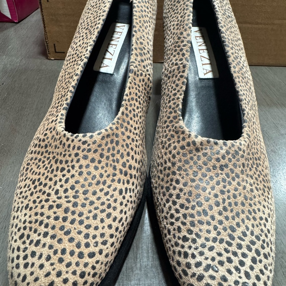 Venezia Tan and Black Flats with Animal Print